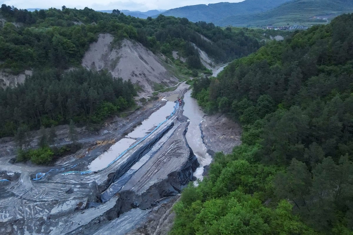 Măsură provizorie pentru criza apei în Târnăveni, unde locuitorii rămân fără apă potabilă la robinet din iunie, după dezastrul de la Praidea noastră”