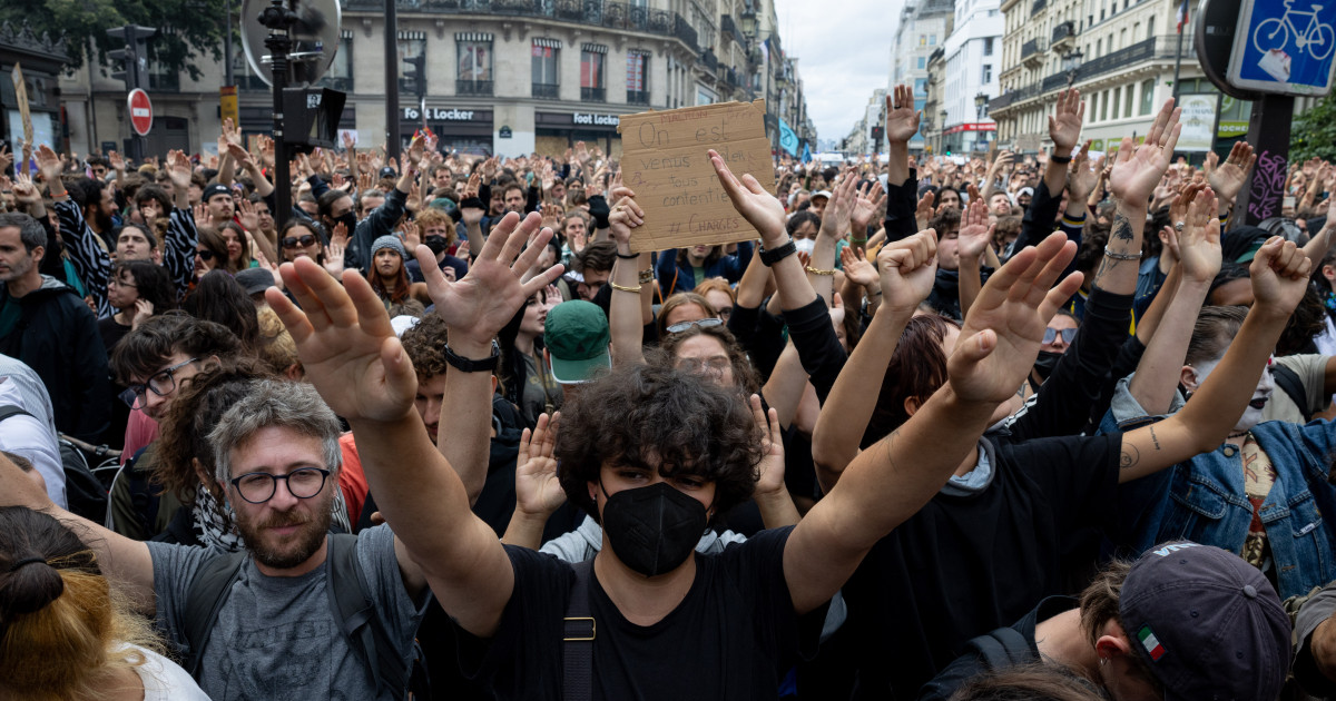 Franța este paralizată de o grevă generală masivă, cetățenii protestând împotriva măsurilor de austeritate. Ministerul Afacerilor Externe emite o alertă pentru cetățenii români.