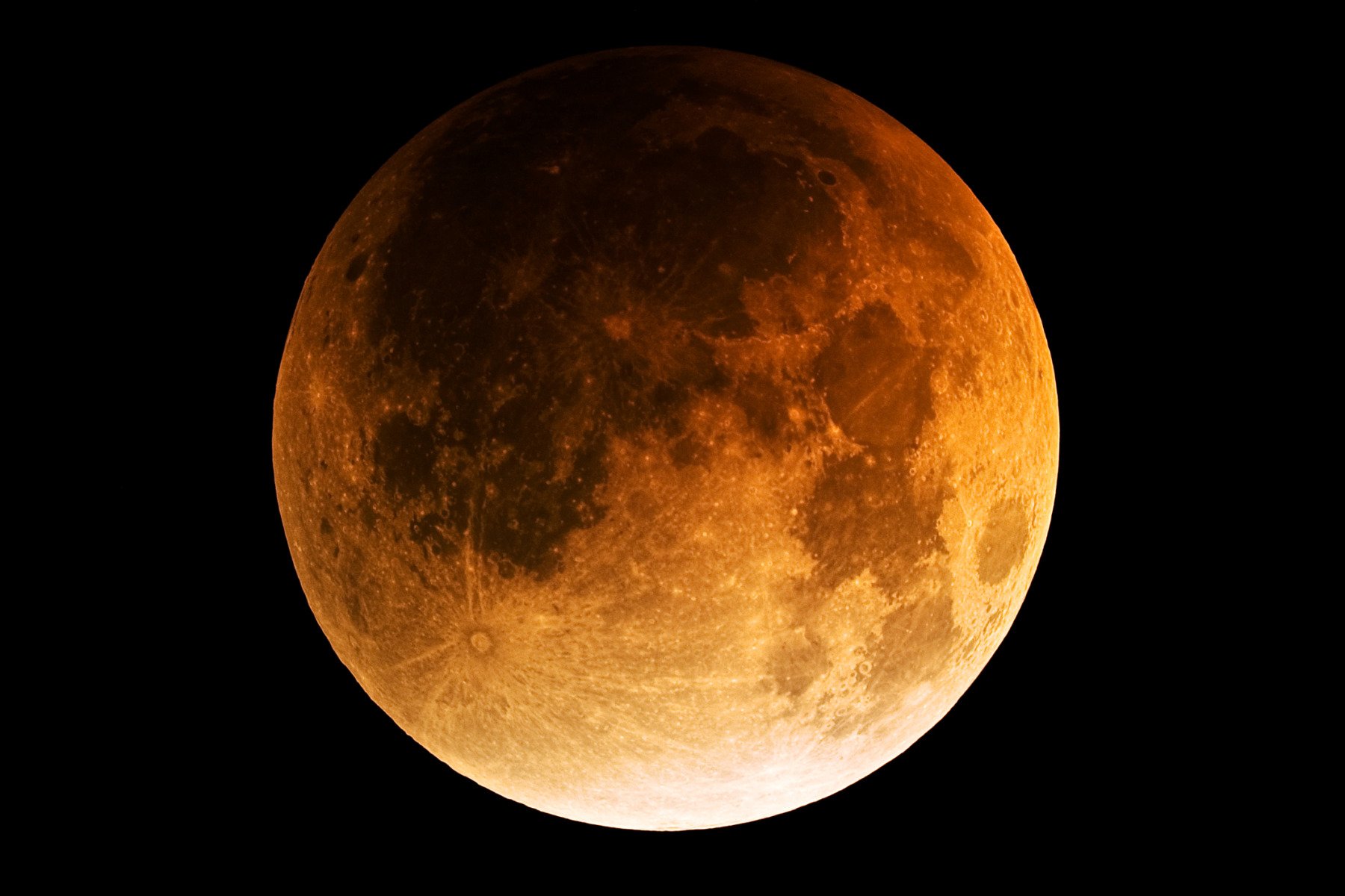 Eclipsă totală de lună și fenomenul de „lună roșie” în noaptea de duminică, vizibile și din România; Observatorul astronomic din București organizează un eveniment specialea noastră”