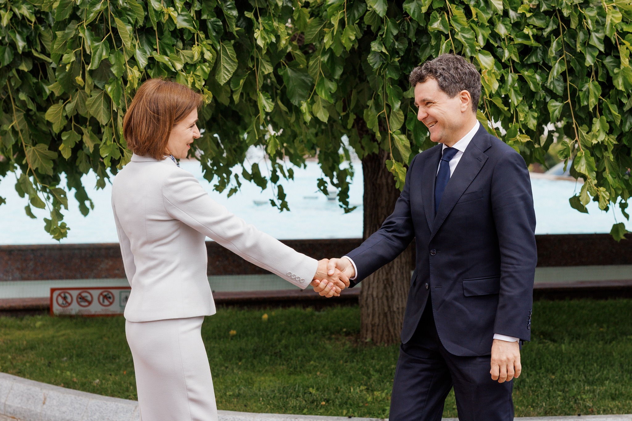 Liderul Nicuşor Dan, își face apariția oficială în Republica Moldova cu ocazia Zilei Limbii Române / Se va alătura evenimentului “Marea Dictare Naţională”, ce va avea loc în Piața Marii Adunări Naționale din Chișinău.