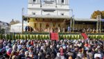 Aproximativ 12.000 de credincioși așteaptă să se închine la Sfânta Parascheva în fața Catedralei Mitropolitane din Iași, după ce peste 59.000 au déjà participat la ritual.ea noastră”