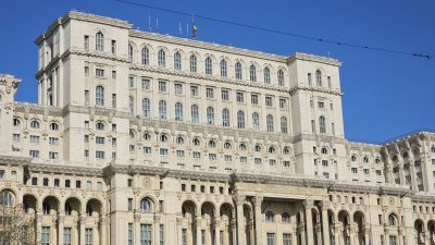 Luni, în Parlament: Guvernul își asumă responsabilitatea pentru cinci inițiative din al doilea pachet de reforme