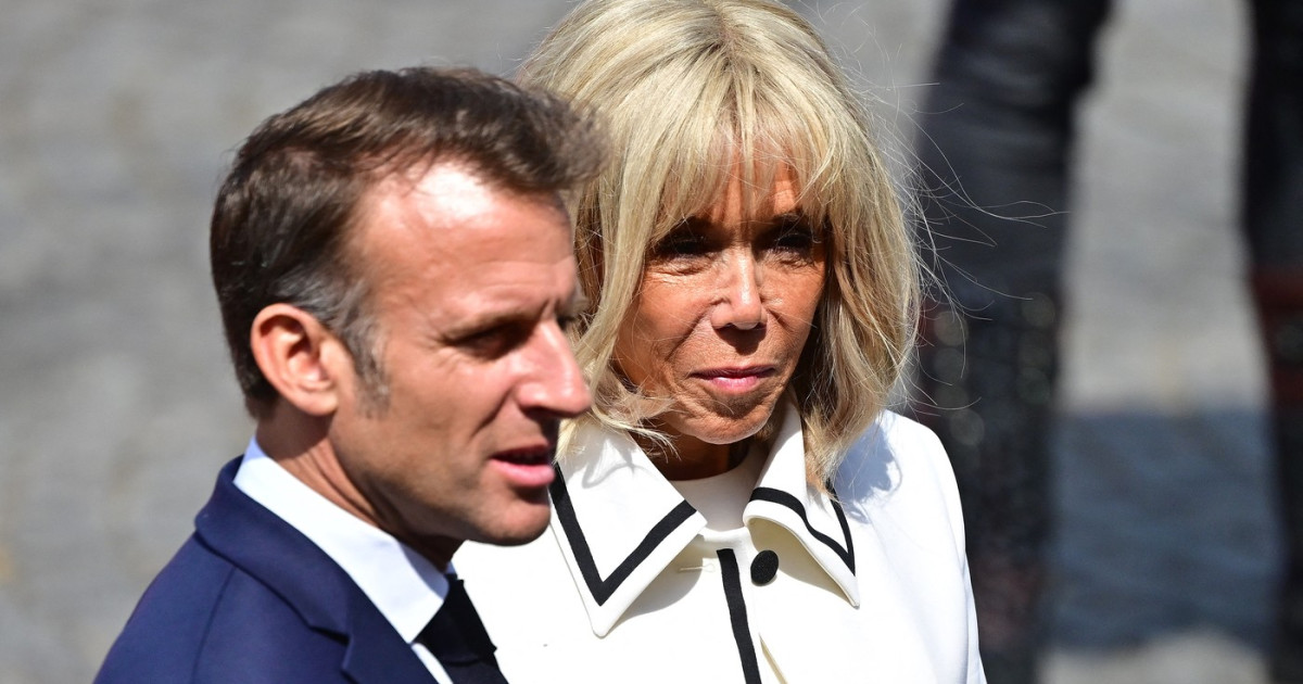 Cuplul prezidențial francez, Emmanuel și Brigitte Macron, se pregătește să prezinte probe științifice care să dovedească faptul că soția șefului de stat francez este de sex feminin, în cadrul unui proces care urmează să aibă loc în Statele Unite ale Americii.