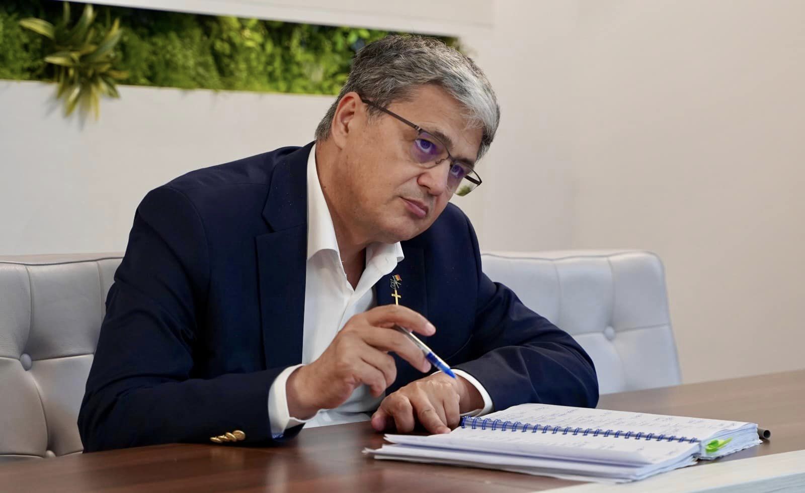 Marcel Boloş, ex-ministru de Finanțe, susține că l-a alertat de “minim șase ori” pe prim-ministrul Marcel Ciolacu în privința “colapsului deficitului bugetar”. Acesta afirmă că premierul a ignorat cu nonșalanță problema deficitului bugetar; Replica lui Ciolacu