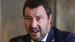 Reuniune a liderilor de extremă dreaptă din Italia și a susținătorilor internaționali, într-un eveniment al formațiunii politice Liga condusă de vicepremierul Salvini, cu omagii pentru figura lui Charlie Kirk, critici la adresa Uniunii Europene și sloganuri împotriva imigrațieiea noastră”