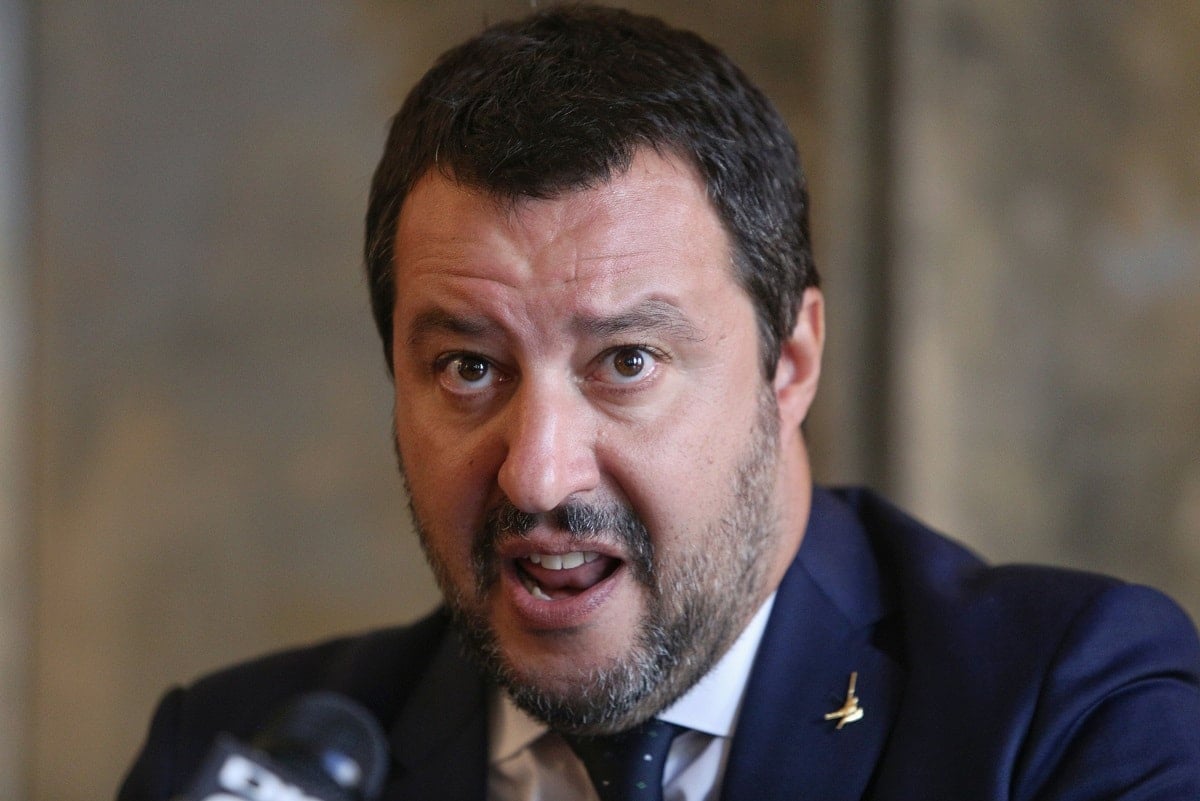 Reuniune a liderilor de extremă dreaptă din Italia și a susținătorilor internaționali, într-un eveniment al formațiunii politice Liga condusă de vicepremierul Salvini, cu omagii pentru figura lui Charlie Kirk, critici la adresa Uniunii Europene și sloganuri împotriva imigrațieiea noastră”