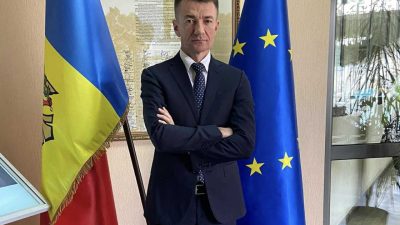 Iată o posibilă reformulare a titlului: “Acuzații ale DIICOT și SRI: un fost lider al serviciului secret din Republica Moldova, suspectat că a dus la scurgerea de informații secrete ale României către agenția de informații din Belarus”