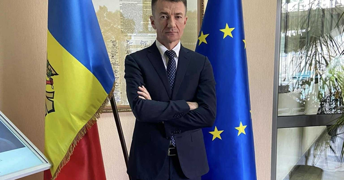 Iată o posibilă reformulare a titlului: “Acuzații ale DIICOT și SRI: un fost lider al serviciului secret din Republica Moldova, suspectat că a dus la scurgerea de informații secrete ale României către agenția de informații din Belarus”