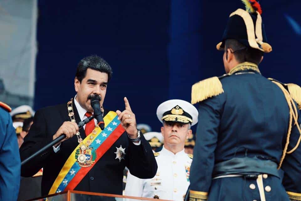 Președintele Nicolas Maduro acuză că opt nave militare americane cu 1.200 de rachete și un submarin urmăresc Venezuelaea noastră”