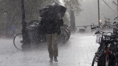 Iată o reformulare a titlului: “Avertizare meteo: Nouă alertă de furtuni puternice și ploi abundente în opt zone ale țării, conform Serviciului Național de Meteorologie”.