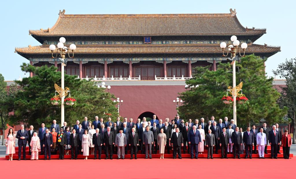 Oana Ţoiu, în urma apariţiei ex-premierilor Adrian Năstase şi Viorica Dăncilă la defilarea din China: Ambasada română a fost oficial invitată în China, dar nu putem actua ca reprezentanți ai României acolo, deoarece avem o poziție separată de practicile lui Vladimir Putin.