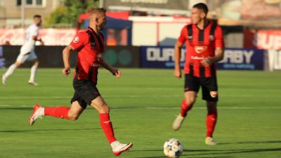 Echipa de fotbal Oțelul se va confrunta într-un meci crucial, transmis în direct prin intermediul unui canal de televiziune sportivă, la ora 18:00. De remarcat, echipa care joacă pe teren propriu nu a obținut încă o victorie în Liga Superioară.