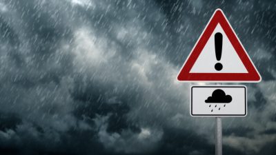 Iată o variantă reformulată a titlului: “AVERTISMENT METEO: Administrația Națională de Meteorologie anunță un cod de atenționare pentru furtuni și vânt puternic. Regiunile afectate”