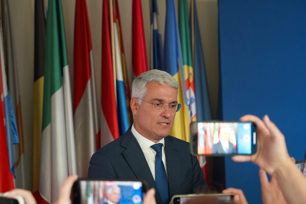 Pîslaru: Uniunea Europeană aplaudă prezentul guvern şi determinarea de care dăm dovadă, privind implementarea măsurilor “nepopulare”