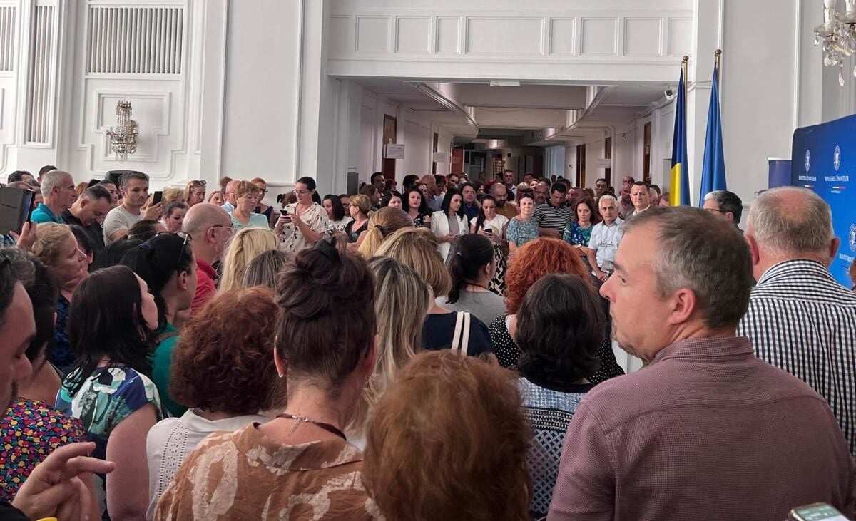 SindFISC finalizează protestul după acord cu ministrul Finanțelor: Discursul de luni cu ANAF va aborda probleme legate de condițiile de muncă ale angajaților și situația ANAFea noastră”