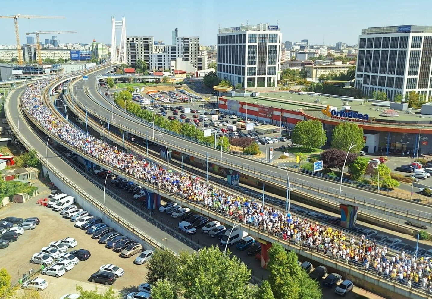 Președintele Nicușor Dan afirmă că protestele profesorilor nu sunt manipulate politic și menționează opinii divergente despre impactul noilor măsuri; rezultatele vor fi clare în două luniea noastră”