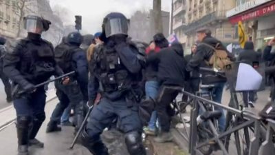 Aproximativ 540 de persoane au fost arestate miercuri în timpul protestelor violente din Franța, în timp ce circa 200.000 de oameni au participat la demonstrațiile împotriva austeritățiiea noastră”