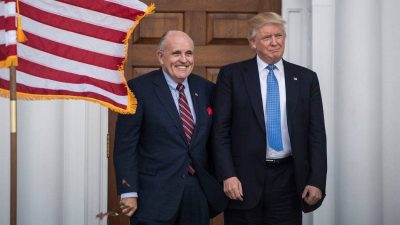 Trump anunță că îi va decora pe Rudy Giuliani cu Medalia Prezidențială a Libertății, după două zile de la accidentul rutier al fostului său avocatea noastră”
