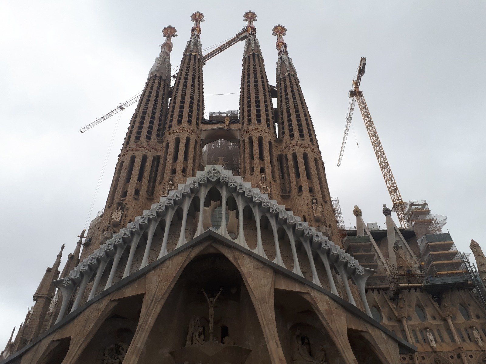 Sagrada Familia urmează să atingă cel mai înalt turn și să devină cea mai înaltă biserică europeană, cu construcția începând în 1882ea noastră”