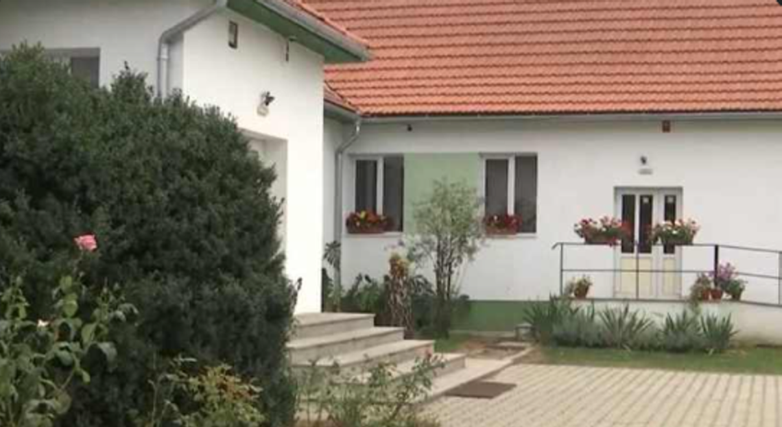 Școală din județul Covasna complet renovată, însă închisă din cauza numărului insuficient de elevi, după finalizarea lucrărilor de acum cinci luniea noastră”