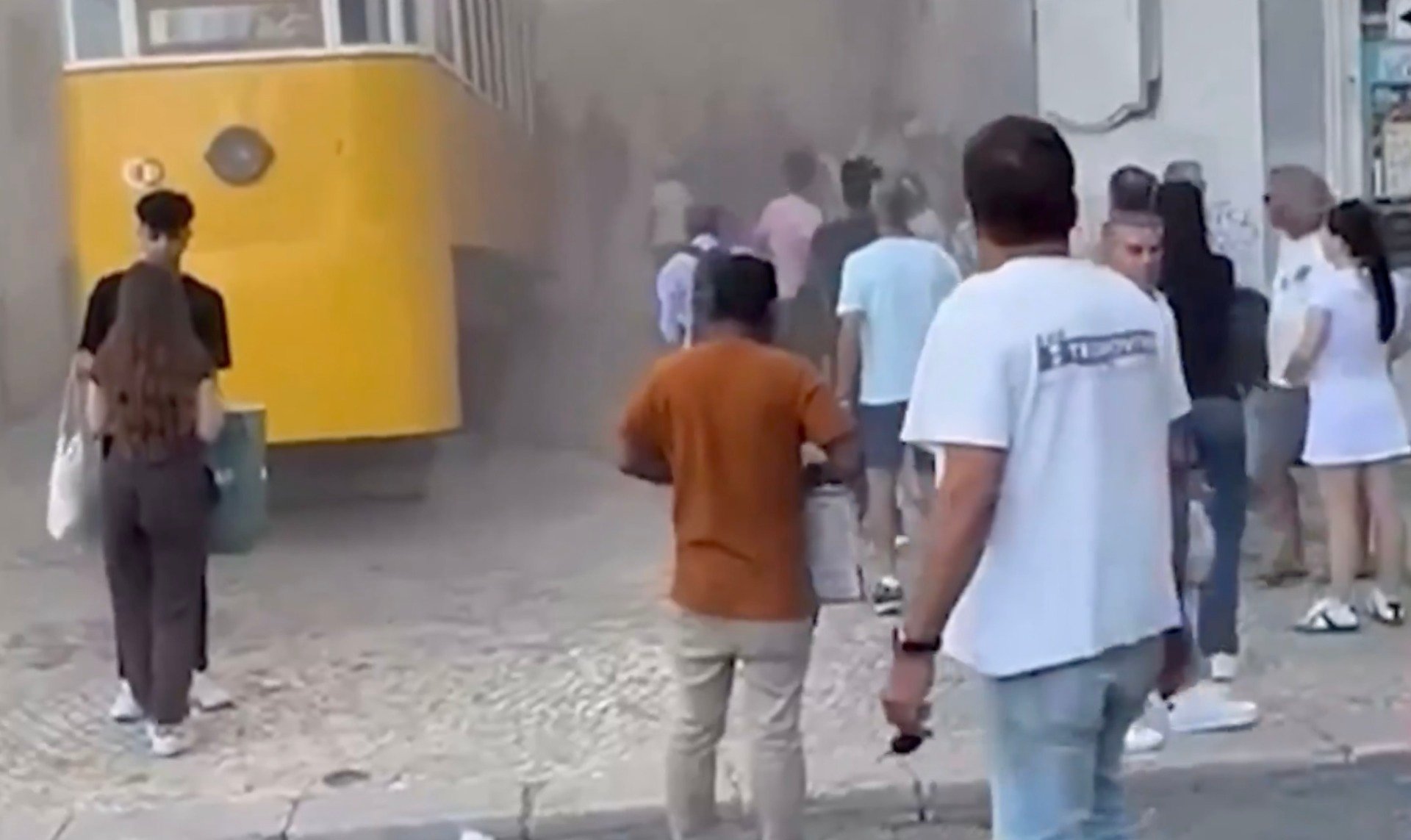 Accidentul funicularului din Lisabona: Primul raport indică ruperea unui cablu de legătură, incidentul având loc în mai puțin de 50 de secundeea noastră”