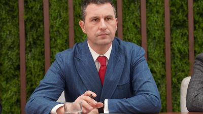 Tanczos Barna: Dl. Bolojan este un individ cu o flexibilitate sub media altora – aș putea merge chiar atât de departe încât să spun ca este inflexibil. Totuși, este o personalitate caracterizată prin determinare, putere și bravură, esențiale pentru a conduce România printr-o perioadă ca aceasta.