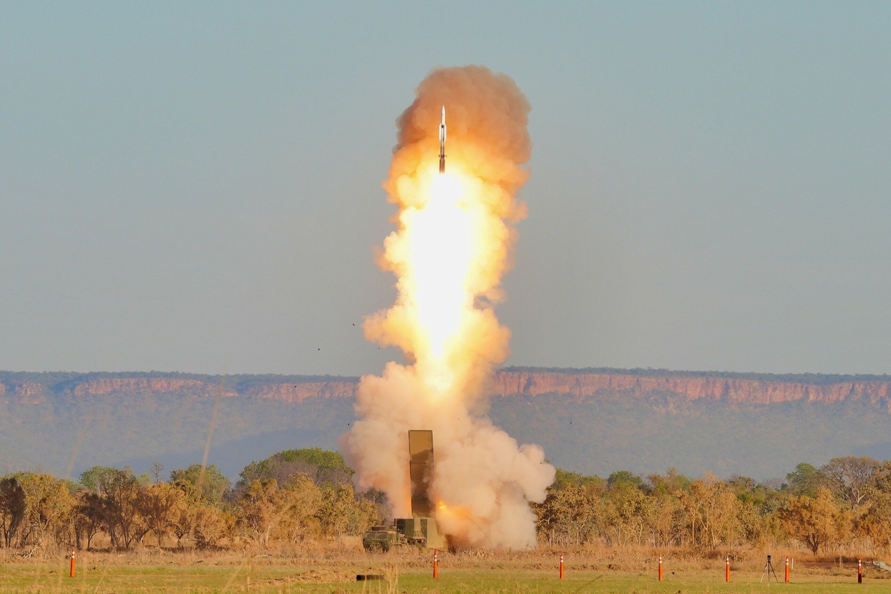 Beijingul solicită Japoniei și Statelor Unite să elimine rapid sistemul american de lansatoare de rachete Typhon, invocând impactul asupra potencianţialului de descurajare nucleară a Chinei și riscul unei capacități ofensive în apropierea teritoriului chinezea noastră”