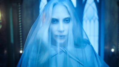 Iată o reformulare a titlului: “Expllicații despre personajul Lady Gaga din sezonul 2 al serialului ‘Miercuri’ oferite de creatori”