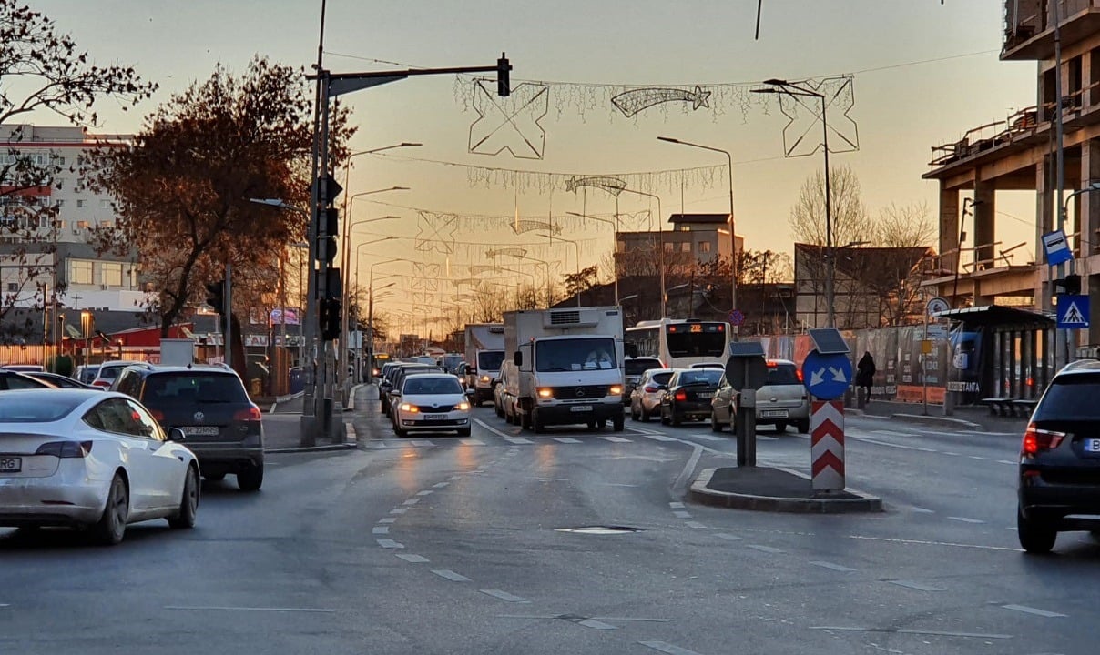 Restricții de circulație în trafic pe mai multe străzi din București în acest sfârșit de săptămână. Descoperă rutele alternative.ea noastră”