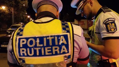 Polițist accidentat în timpul dirijării traficului într-un sens giratoriu din Eforie Nord, după ce un șofer nu a respectat indicațiile; acesta din urmă a sunat la numărul de urgență susținând că agentul era sub influența alcoolului, fiind ulterior confiscat permisul de conducereea noastră”