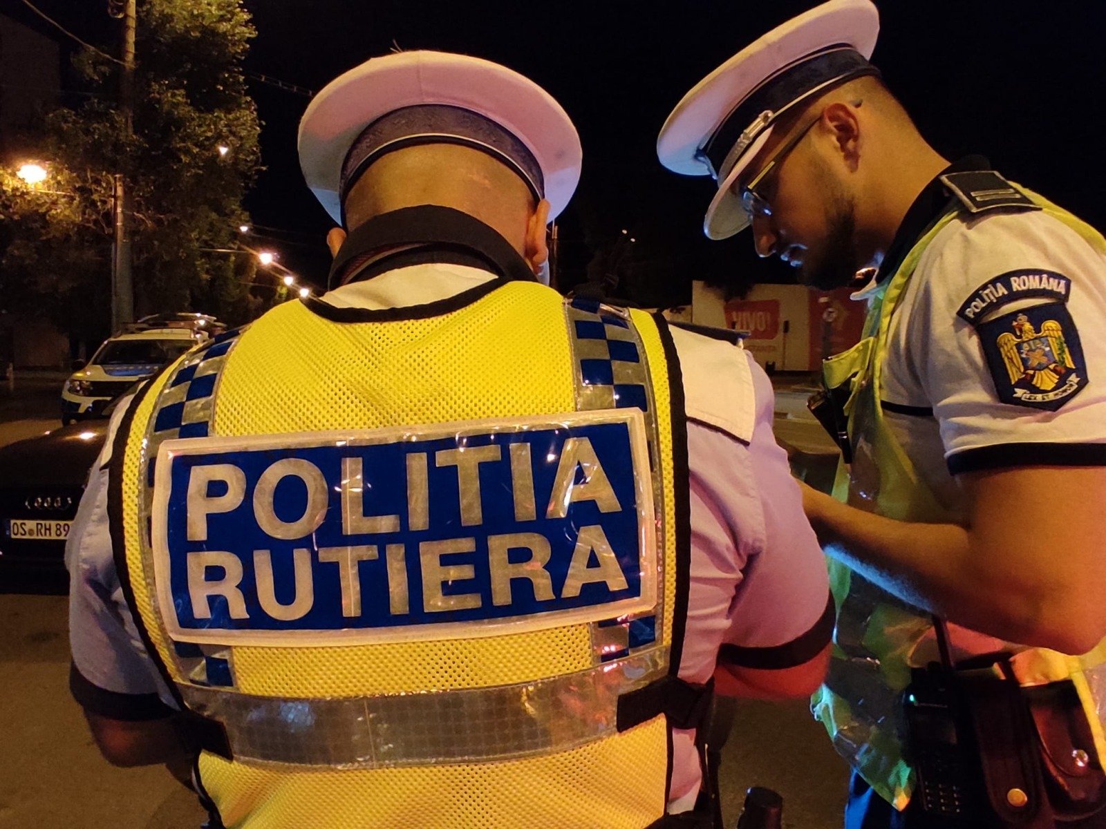 Polițist accidentat în timpul dirijării traficului într-un sens giratoriu din Eforie Nord, după ce un șofer nu a respectat indicațiile; acesta din urmă a sunat la numărul de urgență susținând că agentul era sub influența alcoolului, fiind ulterior confiscat permisul de conducereea noastră”
