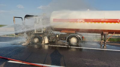 Cisternă cu acid sulfuric răsturnată pe DN 1 în județul Brașov, traficul fiind deviat pe rute alternativeea noastră”