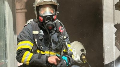 Incendiu intens în mansarda unui imobil din Constanța; un bărbat adus inconștient la spitalea noastră”