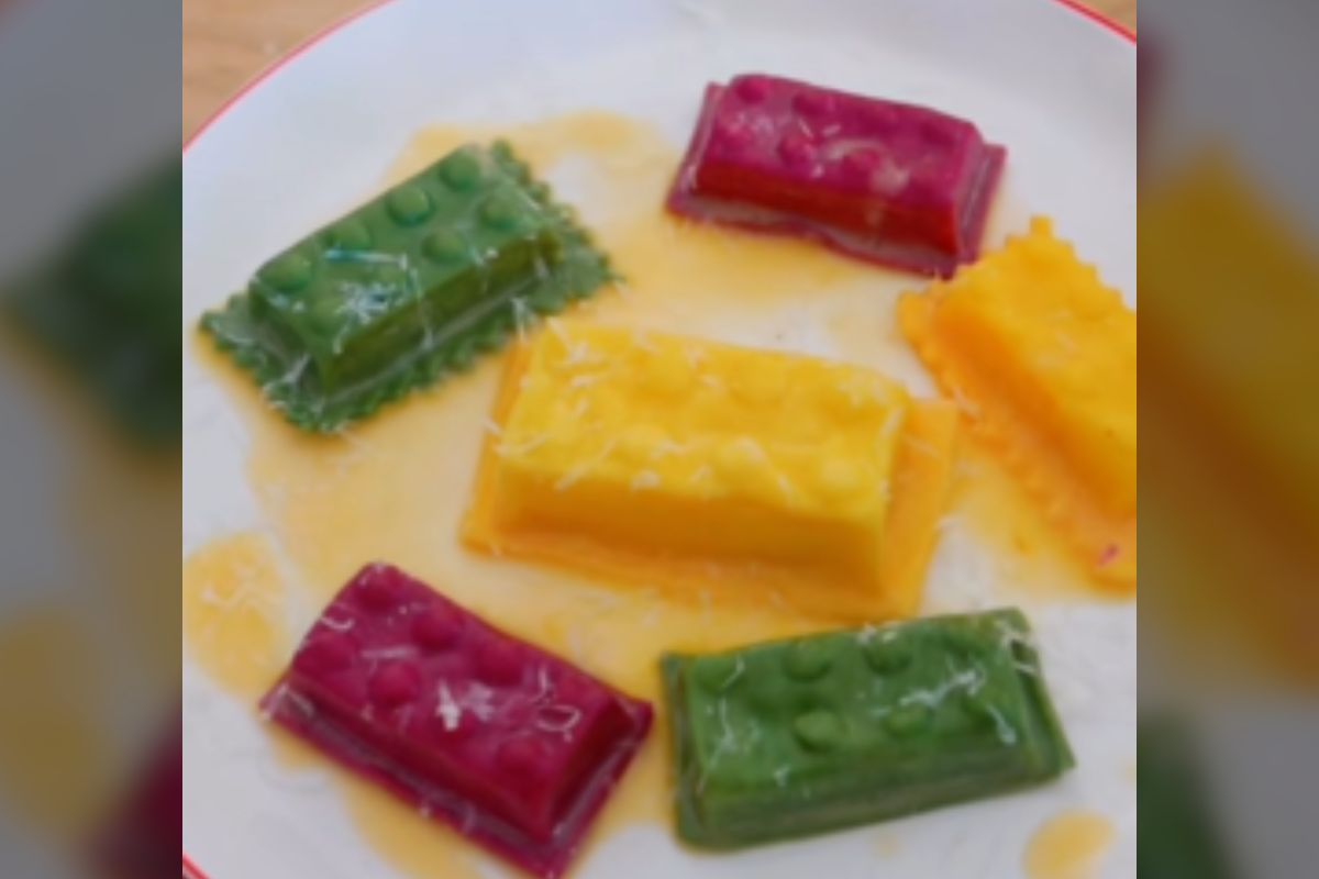 Video: Ravioli în formă de Lego create de un bucătar londonez de origine poloneză, Mateo Zielonka, cunoscut pe internet ca The Pasta Manea noastră”