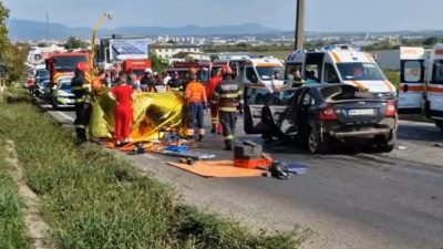Un părinte și copilul lui de paisprezece ani au decedat în urma unui accident tragic în apropiere de Baia Mare, după ce vehiculul lor a intrat în coliziune cu un camion mare.