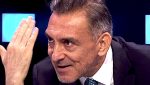 Iată o reformulare a titlului: “Exclusivitate | Ilie Dumitrescu a intrat în furie la televizor și l-a criticat dur pe antrenorul de la Botoșani”. 

Sau, alternativ: “Știre exclusivă | Ilie Dumitrescu a avut o reacție aprigă și l-a atacat verbal pe tehnicianul echipei Botoșani”. 

Sau: “În premieră | Ilie Dumitrescu a avut o explozie de nervi la emisiunea live și l-a mustrat aspru pe antrenorul de la Botoșani”.