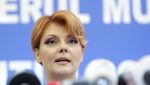 Ministrul Muncii, Olguța Vasilescu, a afirmat că nu va exista o criză politică dacă primarul Ilie Bolojan din Oradea va demisiona. Conform acestuia, Guvernul va rămâne neschimbat, singura modificare fiind schimbarea premierului.