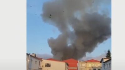 Incendiu devastator la o unitate de prelucrare a materialului lemnos din orasul Sebeş, după o puternică deflagraţie. A fost declanşat planul de urgenţă de intervenţie în situaţii de criză.