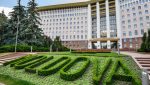Iată o variantă reformulată a titlului: “Scandal în Kremlin, implicarea lui Georgescu, fluxuri financiare suspecte și manipulare intensă. O nouă investigație cutremură campania electorală din Republica Moldova, conform știrilor de ultimă oră de la un important site de știri din nord.”