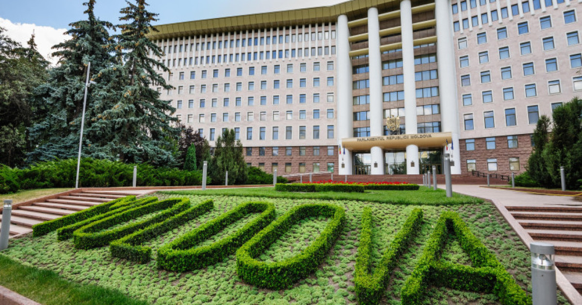 Iată o variantă reformulată a titlului: “Scandal în Kremlin, implicarea lui Georgescu, fluxuri financiare suspecte și manipulare intensă. O nouă investigație cutremură campania electorală din Republica Moldova, conform știrilor de ultimă oră de la un important site de știri din nord.”
