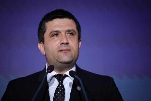 Ministrul Economiei despre reținerea unui secretar de stat: “Este singurul angajat fără atribuții și nu respectă principiile mele”ea noastră”