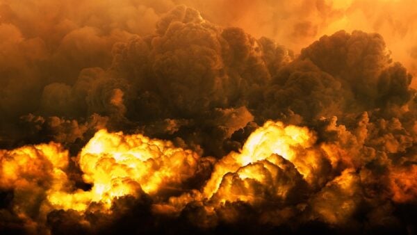 Incendiu devastator și explozie într-o fabrică de prelucrare a lemnului din orașul Brad, Hunedoara, cauzând pagube de aproximativ 500.000 de euroea noastră”