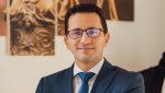 Judecătorul CSM Alin Ene acuză liderul USR de presiune inacceptabilă asupra CCR, cu câteva zile înainte de decizia privind pensiile magistraților; Alin Ene, fost student la Academia de Poliție, a avut în 2024 venituri de aproape 10.000 de euro lunarea noastră”