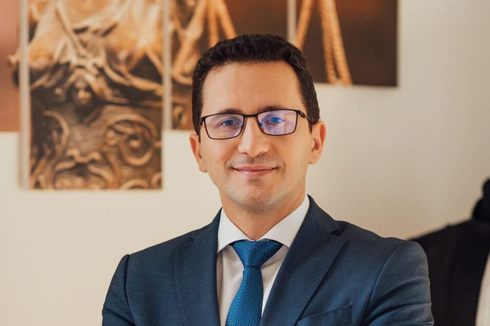 Judecătorul CSM Alin Ene acuză liderul USR de presiune inacceptabilă asupra CCR, cu câteva zile înainte de decizia privind pensiile magistraților; Alin Ene, fost student la Academia de Poliție, a avut în 2024 venituri de aproape 10.000 de euro lunarea noastră”