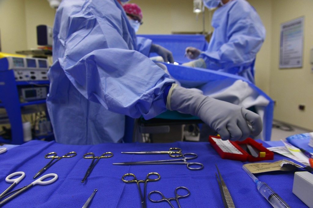 Ministrul Sănătății anunță organizarea de sesiuni de formare pentru asistente și infirmiere privind prevenirea răspândirii infecțiilor în unitățile spitalicești