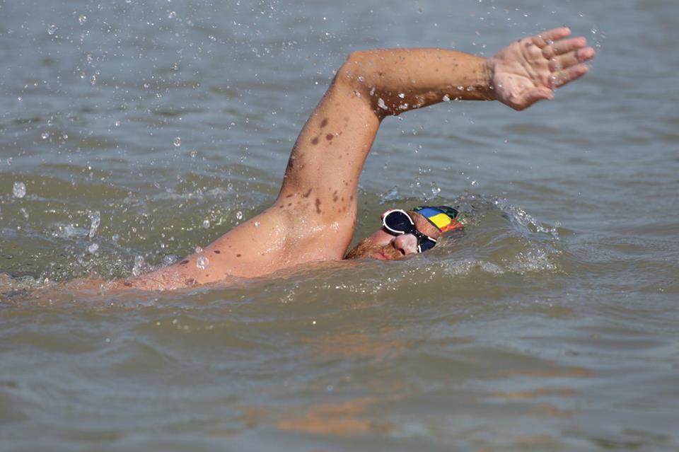 Avram Iancu primește premiul „Triple Crown of Rivers Stage Swims Challenge” după ce a traversat înot Europa fără costum de neoprenea noastră”