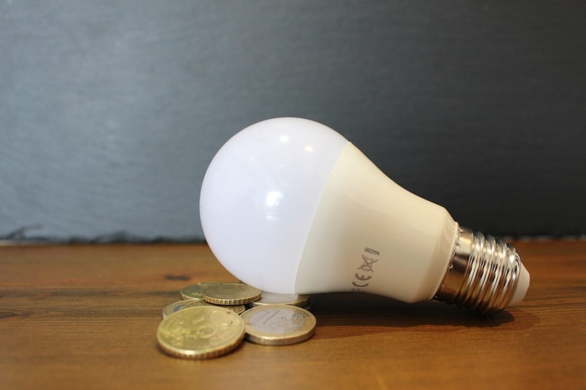 IMM România: Majoritatea companiilor din București-Ilfov au înregistrat creșteri de cel puțin 21% ale facturilor la electricitate în ultimele trei luniea noastră”