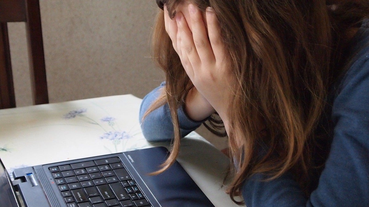 Proiect de lege: Comisiile de etică universitare vor putea investiga și primi plângeri anonime despre hărțuire sexuală sau morală, în condițiile în care în prezent acestea trebuie să includă CNP-ul reclamantului pentru a fi considerate valideea noastră”