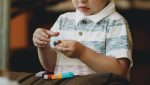Donald Trump anunță un eveniment major legat de autism pentru luni / Secretarul Sănătății intenționează să facă publică o concluzie controversată despre legătura între Tylenol administrat femeilor însărcinate și autismul infantilea noastră”