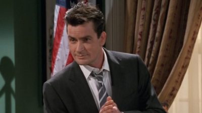 Charlie Sheen a rămas de 8 ani departe de alcool și droguri / Actorul publică o carte autobiografică și un documentar despre experiențele saleea noastră”